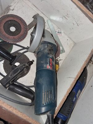 une photo montrant un ensemble d'outils rangés dans une boîte