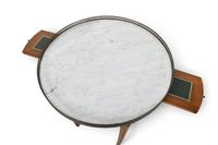 TABLE bouillotte en merisier, plateau rond en marbre ceint d… (photo 6)