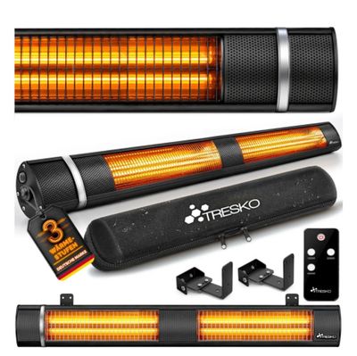 un gros plan sur un radiateur noir et orange et une télécommande