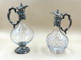 paire de vases anciens en cristal taillé, dotés de poignées et de anses ouvragées