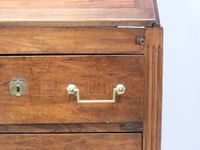 Petite commode scribanne en bois mouluré et placage, la part… (photo 3)