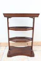 Table à ouvrage en bois teinté deux tablettes et un plateau