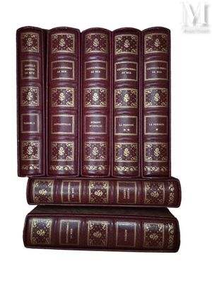 une pile de six livres empilés les uns sur les autres