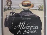 une image représentant une affiche de film sur laquelle figure un homme coiffé d'un chapeau sur la plage
