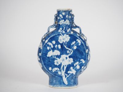 Chine, vers 1900, Vase de forme gourde « bianhu », en porcel…