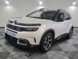 Le nouveau SUV Citroën est garé dans le showroom.