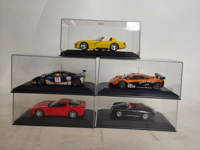 MINICHAMPS : Lot de 5 miniatures automobiles en boîte vitrin…