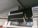 une photo d'un téléviseur dans un magasin, avec une étiquette de prix