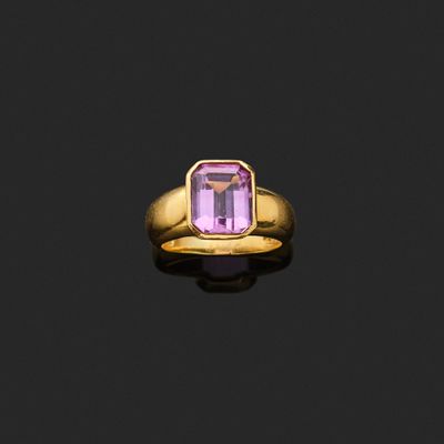 une bague en améthorate et en or