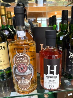 Deux bouteilles de whisky - Photo 1