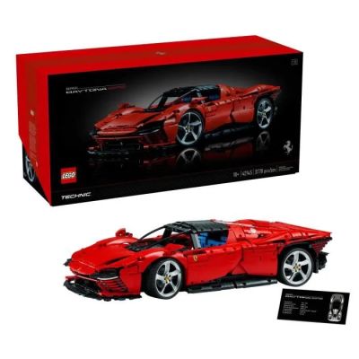 La voiture de sport Ferrari en Lego rouge se trouve dans une boîte rouge.