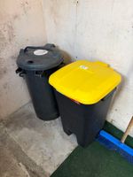 Un lot de 3 vestiaires. On y joint deux poubelles. (photo 3)