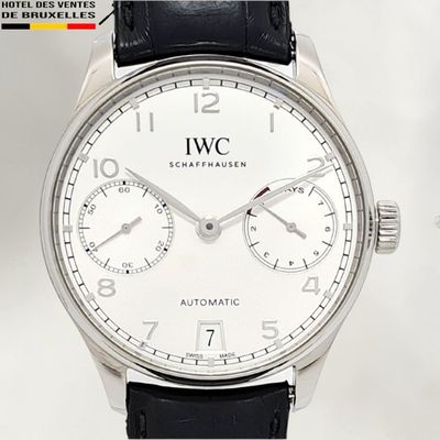 an image of a close up of a wrist watch with a white dial