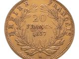 gros plan d'une pièce de monnaie sur fond blanc