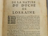un livre sur lequel figure l'image d'un chien