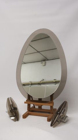 Ensemble miroir à bord en verre teinté noir et paires d’appliques...