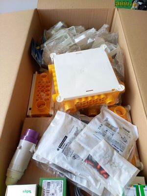 Lot de matériels et accessoires d'ÉLECTRICITÉ pour électrici…