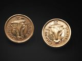 deux pièces d'or, dont l'une représente un taureau et l'autre un taureau