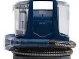 gros plan d'un aspirateur sur fond blanc