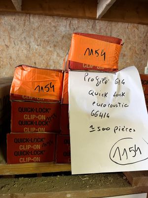 a sign on a shelf in a store telling customers how to pick up a pick - up box