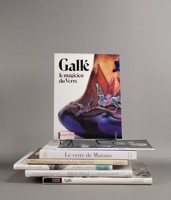 une pile de livres superposés