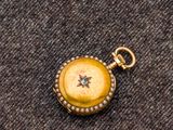 une image représentant un cadenas doré orné d'une étoile