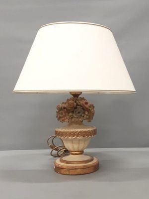 CHELINI : lampe en bois peint à décor de fruits.