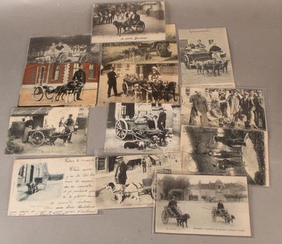 plusieurs vieilles photographies en noir et blanc représentant des personnes et des véhicules