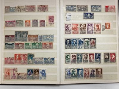 un livre avec beaucoup de timbres
