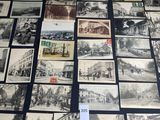 plusieurs vieilles photos en noir et blanc d'un ensemble de bâtiments