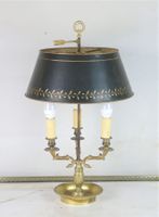 LAMPE BOUILLOTTE à trois bras de lumière en bronze et abat-j…