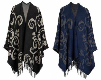 deux châles pour femmes ornés de motifs noirs et bleus
