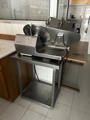 a machine that is sitting on a counter in a kitchen