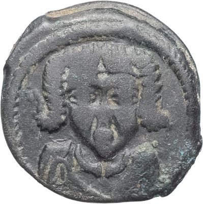 une pièce de monnaie ancienne sur laquelle figure la tête d'un homme
