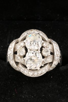 Bague en platine (sup. 800°/00) ornée de diamants de taille …