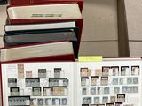un grand nombre de livres posés sur une table