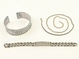 bracelet en argent, bracelet et anneau de bracelet avec une chaîne, sur fond blanc