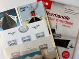 deux livres posés sur une table