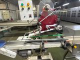 une machine qui fonctionne sur un tapis roulant