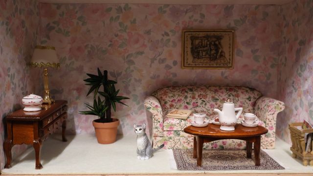 Diorama. Composition miniature, dans une vitrine en bois, vitre e...