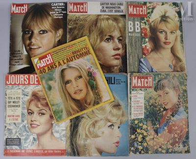 plusieurs magazines féminins exposés sur une table