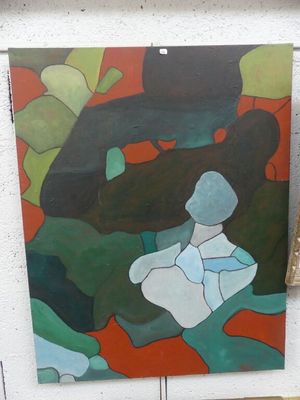 un tableau représentant une femme assise sur une chaise devant un tableau