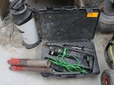 une boîte à outils qui contient tout un tas d'outils