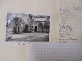 une photo d'une photo d'une maison accrochée au mur