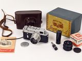 a camera and other items that are sitting on a table