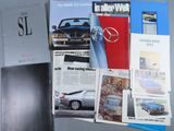 beaucoup de livres et de magazines sur la table