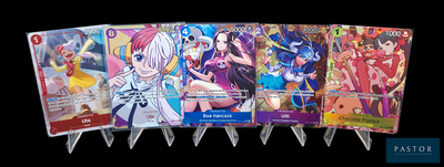 de nombreuses cartes d'anime exposées les unes à côté des autres