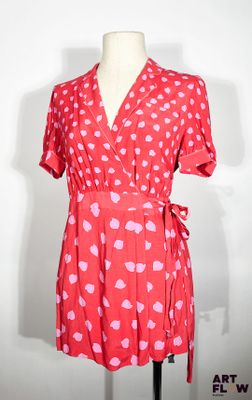 robe portefeuille à pois roses et blancs sur un mannequin, mannequin, mannequin, mannequin, mannequin, mannequin, mannequin, mannequin, mannequin, mannequin, mannequin, mannequin, mannequin, mannequin, mannequin, mannequin, mannequin, mannequin, mannequin, mannequin, mannequin, mannequin, mannequin, mannequin, mannequin, mannequin, mannequin, mannequin, mannequin, mannequin, mannequin, mannequin, mannequin, mannequin, mannequin, mannequin, mannequin, mannequin, mannequin, mannequin, mannequin, mannequin, mannequin, mannequin, mannequin, mannequin, mannequin,