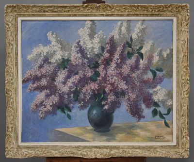 un tableau représentant des lilas dans un vase posé sur une table