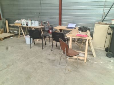 Sur désignation à DUNIERES : un bureau avec retour bois sur …
